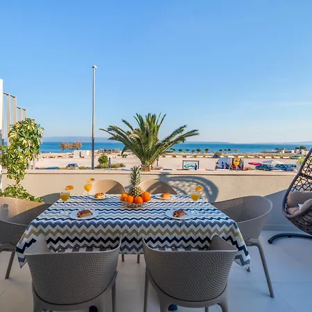 Beachfront Znjan アパート スプリト