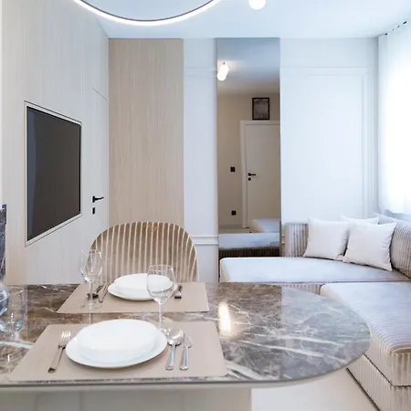 Beachfront Znjan アパート *