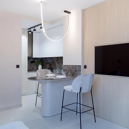 Beachfront Znjan アパート スプリト