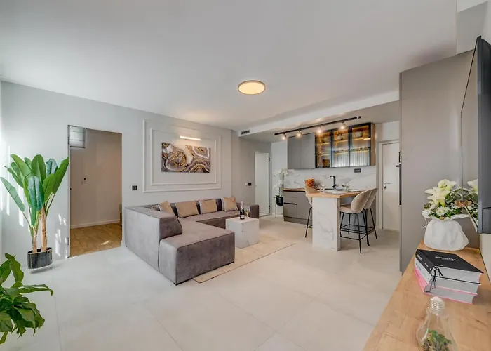 Beachfront Znjan * ספליט