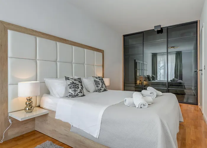 דירה Beachfront Znjan