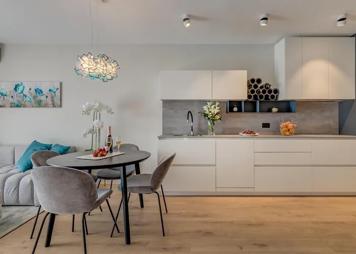 Beachfront Znjan דירה