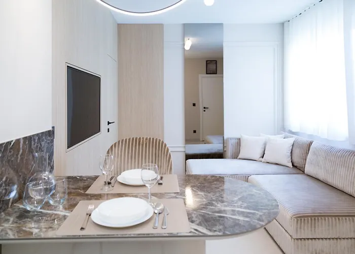 Beachfront Znjan דירה *