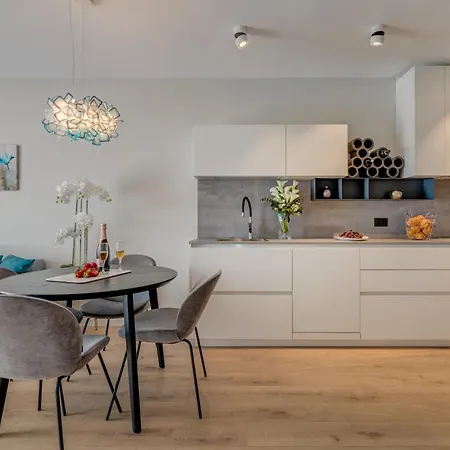 Beachfront Znjan Apartman