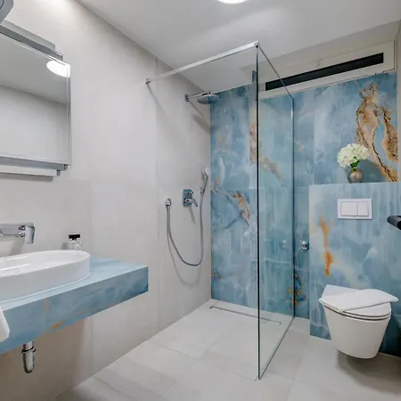 Beachfront Znjan Appartement *