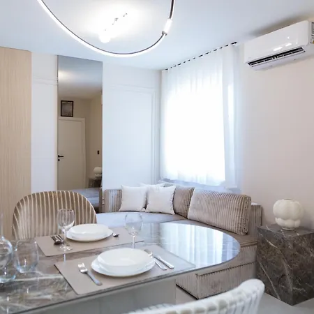 Apartment Beachfront Znjan Split