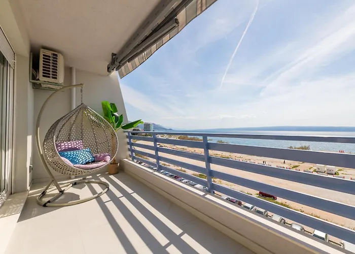 Beachfront Znjan شقة