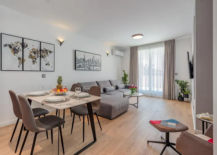 Beachfront Znjan Apartmán *